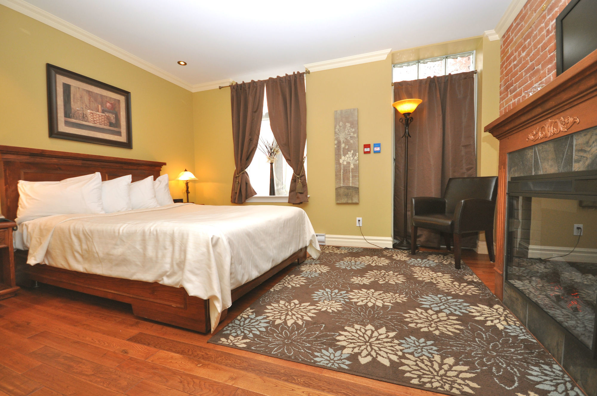 Unilofts Grande-allee Hotel 3*