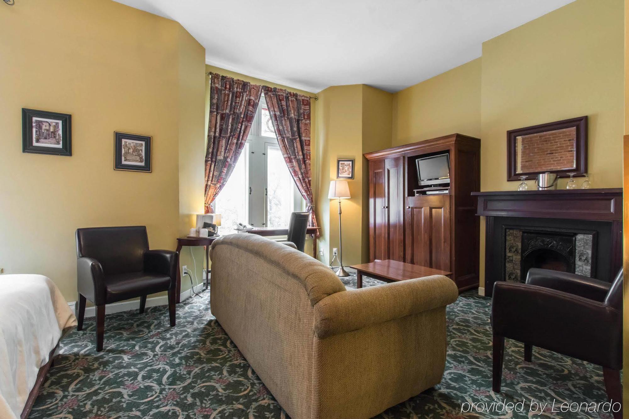 Unilofts Grande-allee Hotel 3*